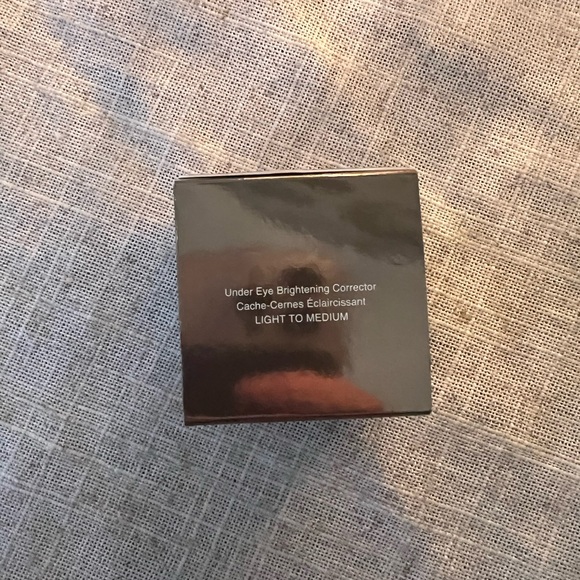 Becca Cosmetics under eye brightener - Picture 2 of 2